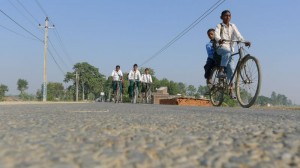 Lumbini_2 Morgendliche Radlprozession zur Schule